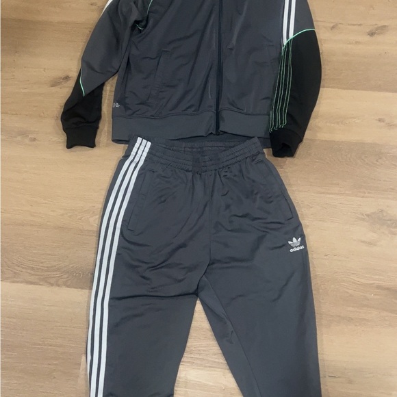 Adidas men’s tracksuit medium (never worn)